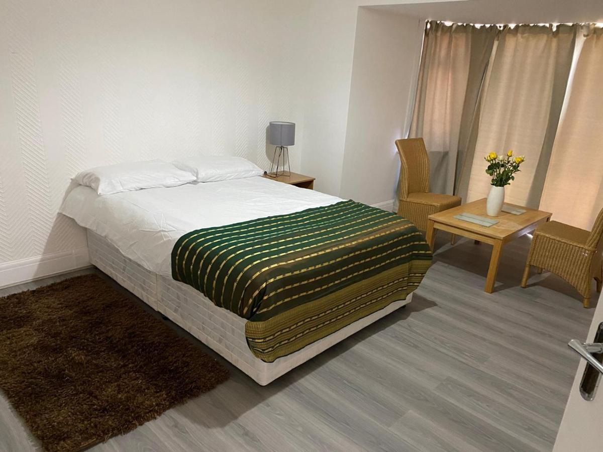 Apartament Sunrup Heathrow Feltham Zewnętrze zdjęcie
