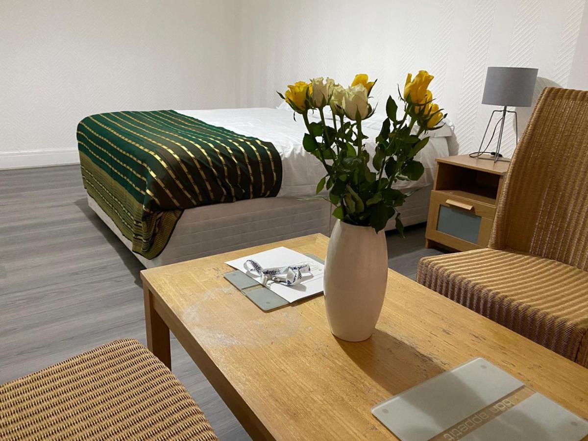 Apartament Sunrup Heathrow Feltham Zewnętrze zdjęcie