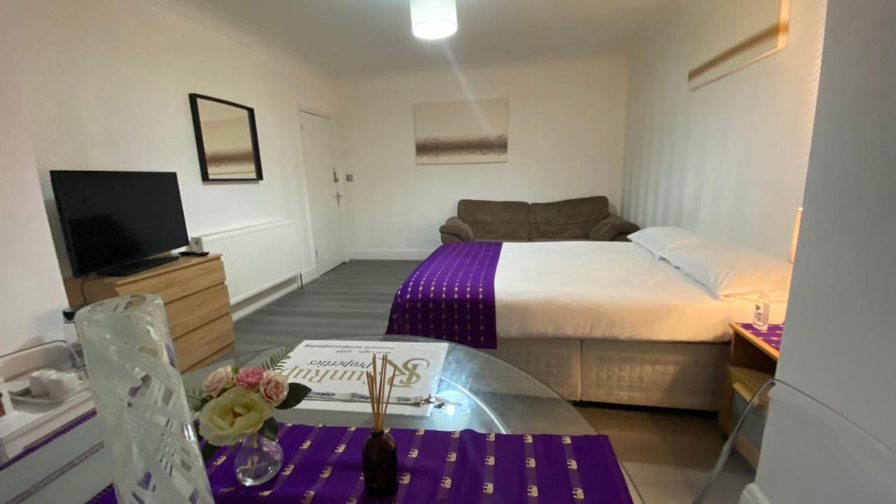 Apartament Sunrup Heathrow Feltham Zewnętrze zdjęcie
